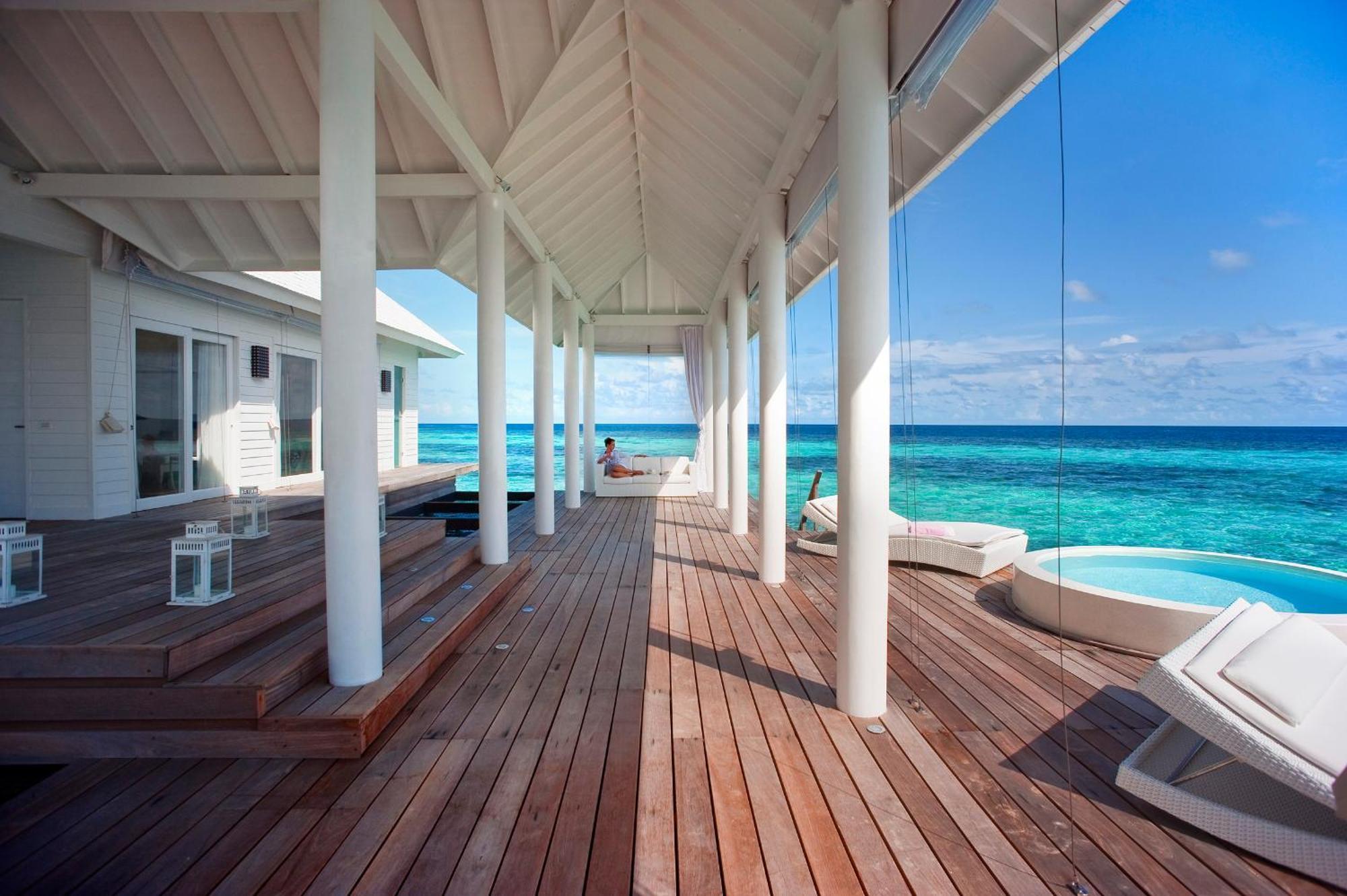 Diamonds Maldives & 5* Athuruga Island