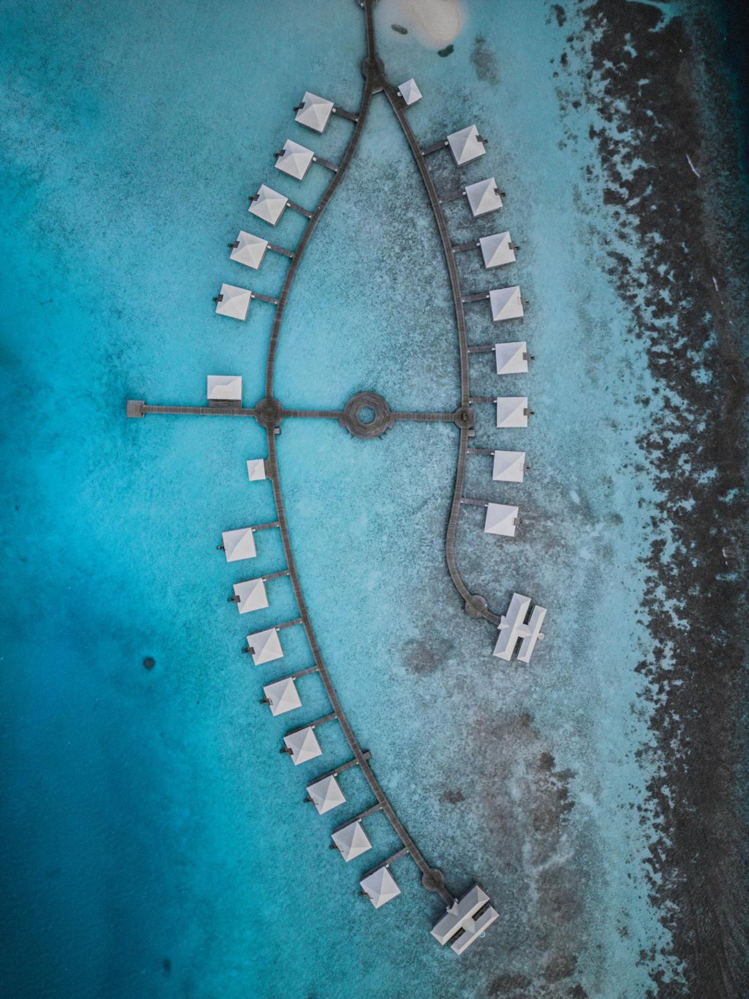 Diamonds Maldives & منتجع Athuruga Island