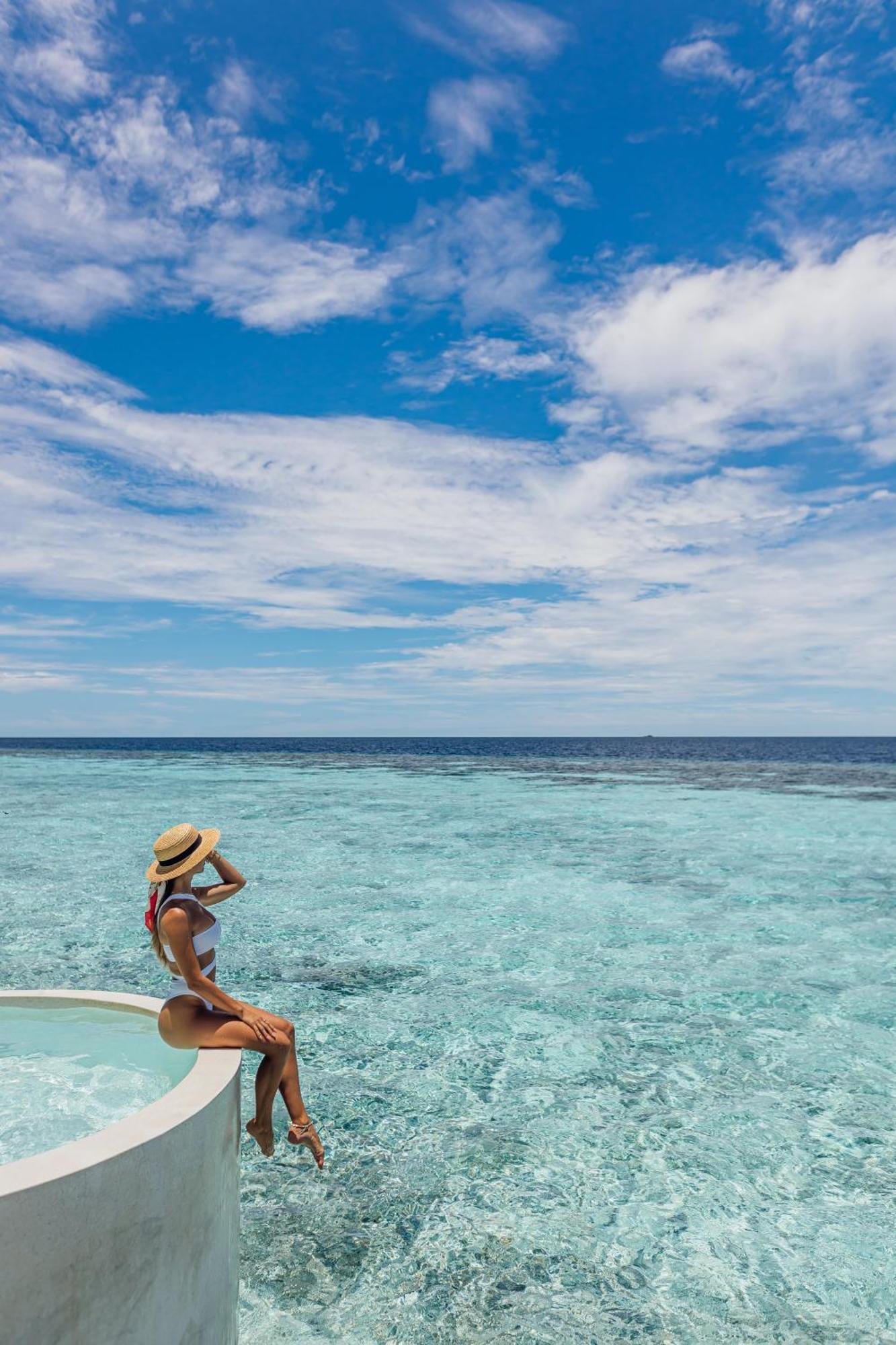 منتجع Diamonds Maldives & Athuruga Island